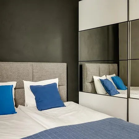 Premium Black Apartment Krakow Center With Parking-3
